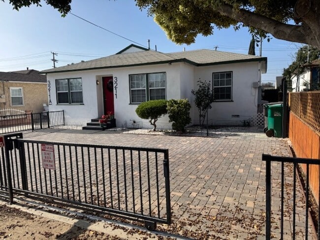 3211 Park Ln in Long Beach, CA - Building Photo - Building Photo