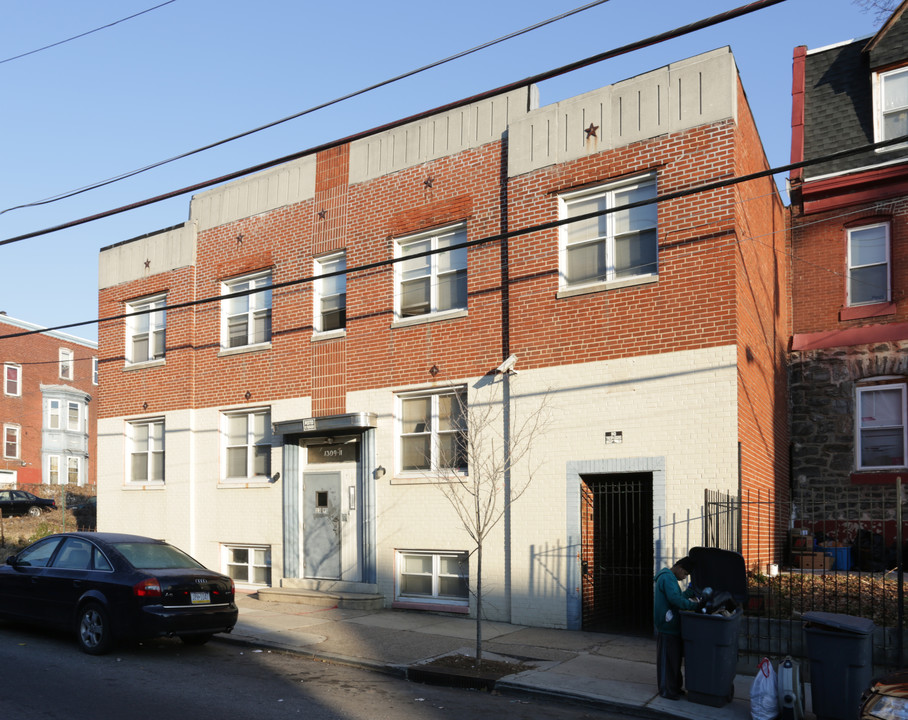 Rockland Apartments in Philadelphia, PA - Building Photo