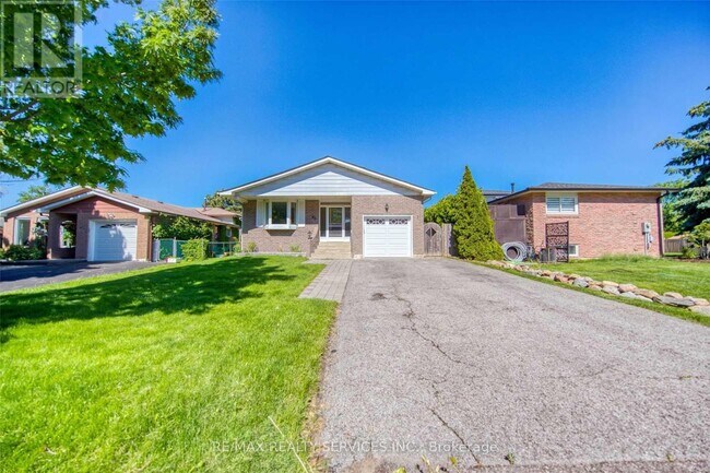 88 Clover Ridge Dr W in Ajax, ON - Building Photo - Building Photo