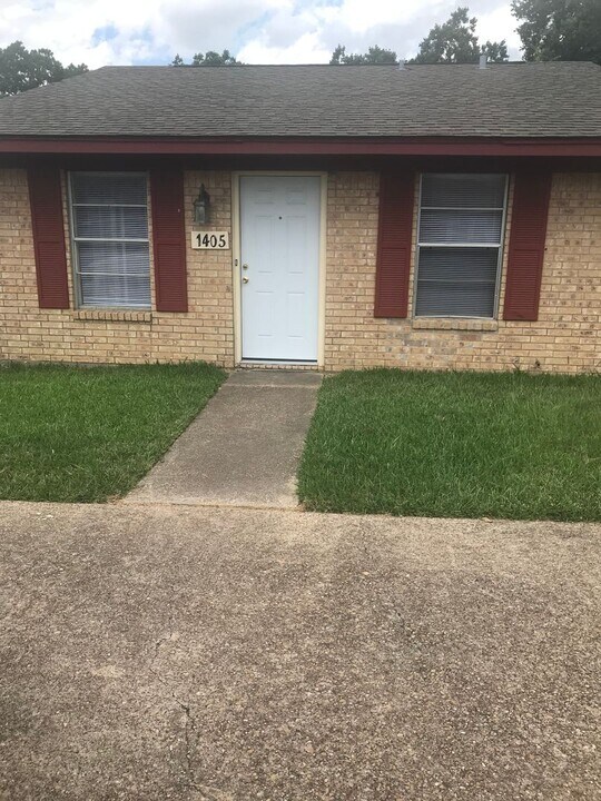 1405 Rescue Ct in College Station, TX - Foto de edificio