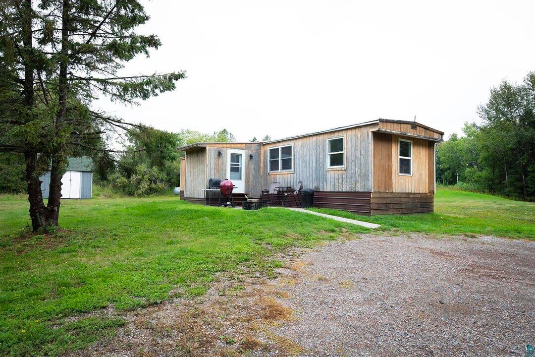 239 E Hwy 61 in Esko, MN - Building Photo