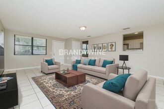 3019 Sam Hicks Rd in Plant City, FL - Building Photo - Building Photo