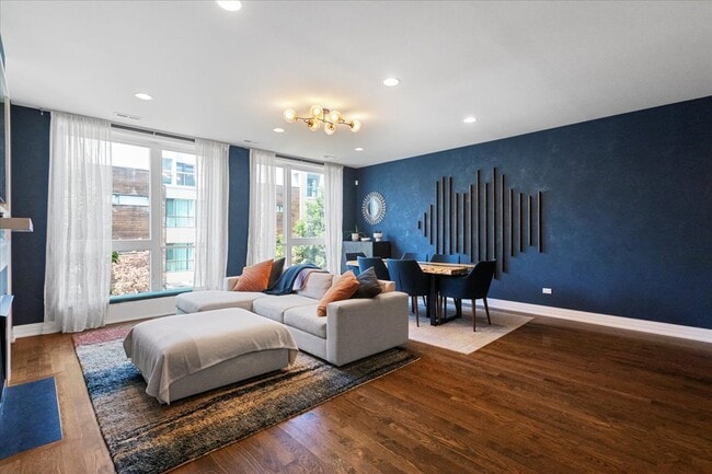 property at 2749 N Lakewood Ave