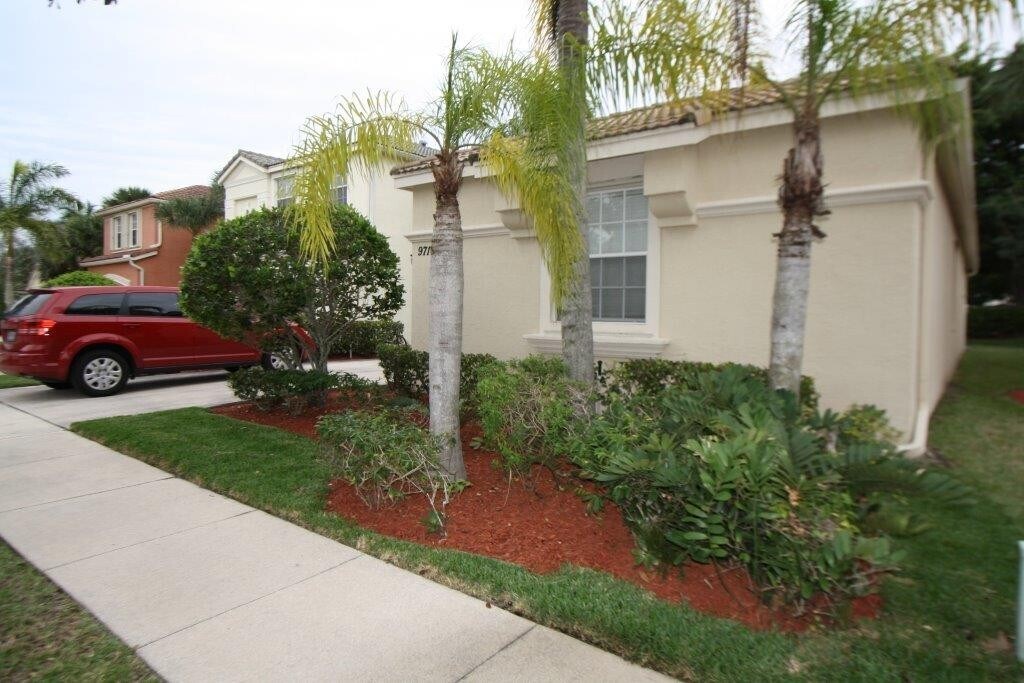 9710 Wyeth Ct in Wellington, FL - Building Photo