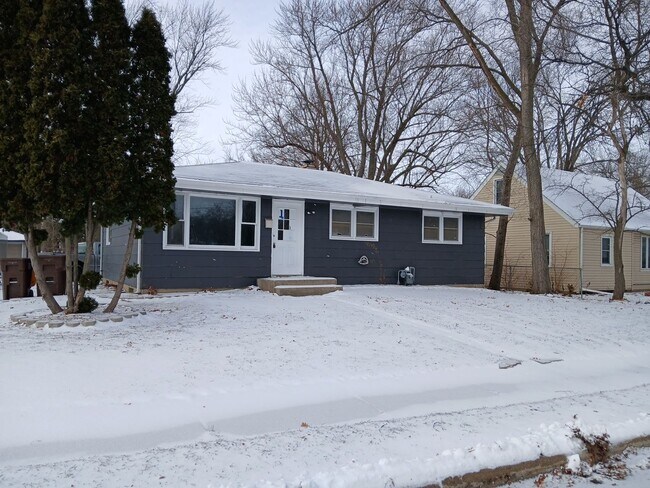 property at 4610 Illinois St