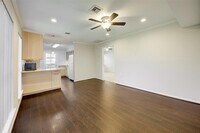 1917 Augusta Dr photo'