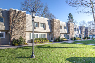 Fairfield Estates At Bohemia in Bohemia, NY - Building Photo - Building Photo