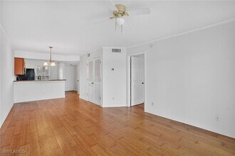 1165 Mainsail Dr in Naples, FL - Foto de edificio - Building Photo