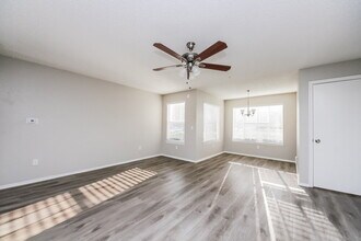 2217 Grand Cayman Ct in Kissimmee, FL - Foto de edificio - Building Photo