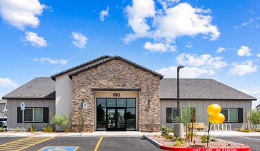 Cadia Queen Creek in Queen Creek, AZ - Foto de edificio - Building Photo