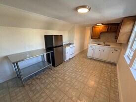 541 Broadway, Unit R3 in Somerville, MA - Building Photo
