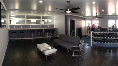 Premier Apartments in Gardena, CA - Foto de edificio - Building Photo