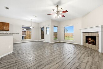 21495 Pleasant Forest Dr in Porter, TX - Building Photo - Building Photo