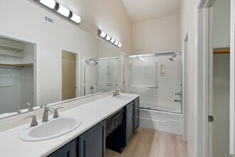 3201 Vineyard Park Way in San Jose, CA - Building Photo - Building Photo