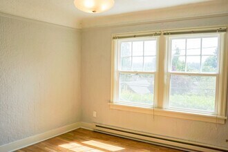 6425 S Corbett Ave in Portland, OR - Building Photo - Building Photo