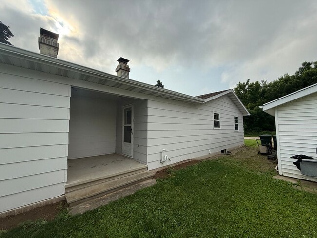 207-211 Maple St in Seymour, WI - Building Photo - Building Photo