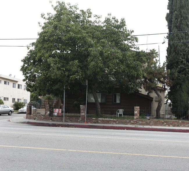 12329 Oxnard St in North Hollywood, CA - Building Photo - Building Photo