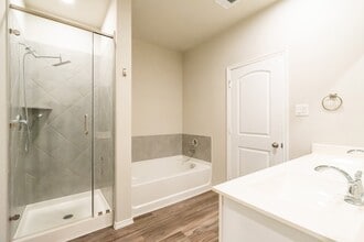 16856 Pink Wintergreen Dr in Conroe, TX - Foto de edificio - Building Photo