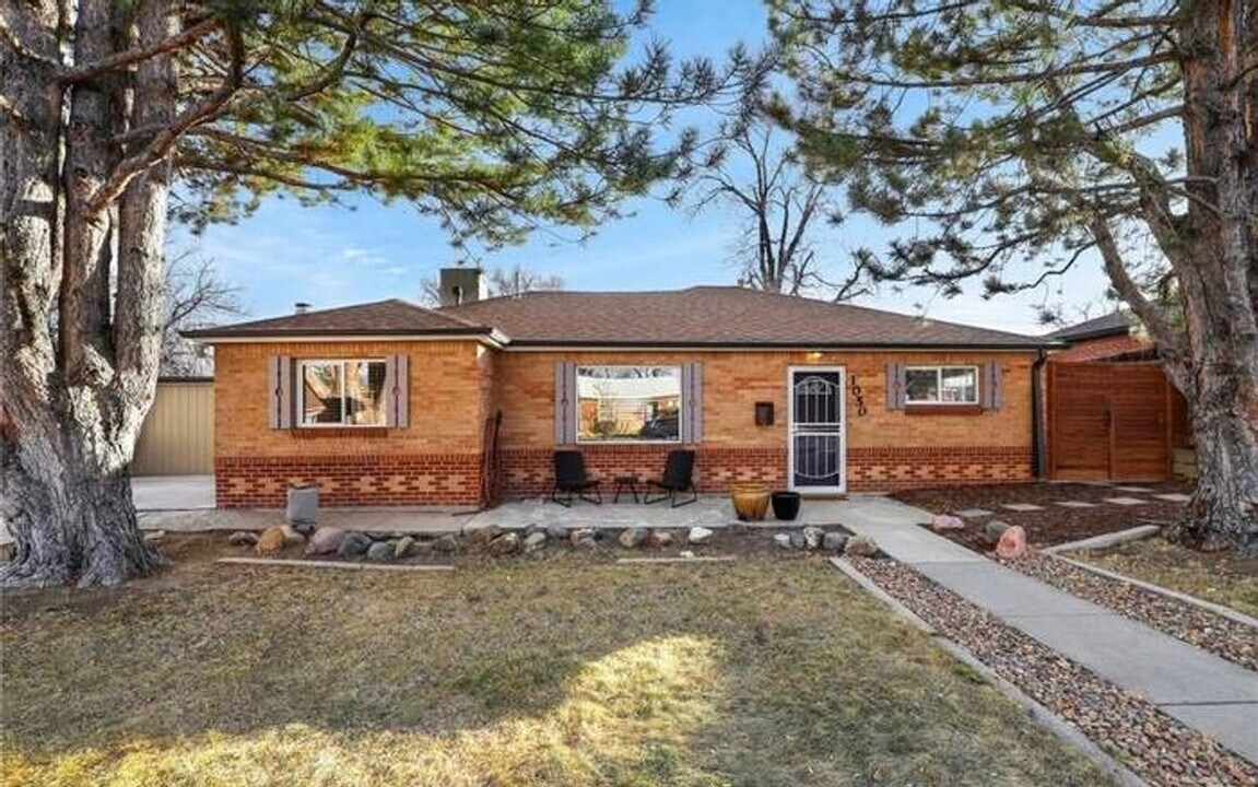 1050 Locust Pl in Thornton, CO - Building Photo