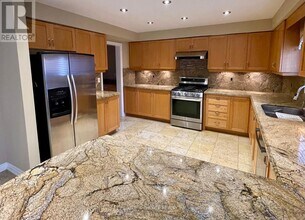 215 Edenbrook Hill Dr in Brampton, ON - Building Photo - Building Photo