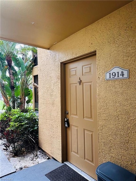 2226 Arbour Walk Cir, Unit 1914 in Naples, FL - Building Photo - Building Photo