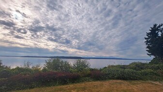 24445 Marine View Dr S in Des Moines, WA - Building Photo