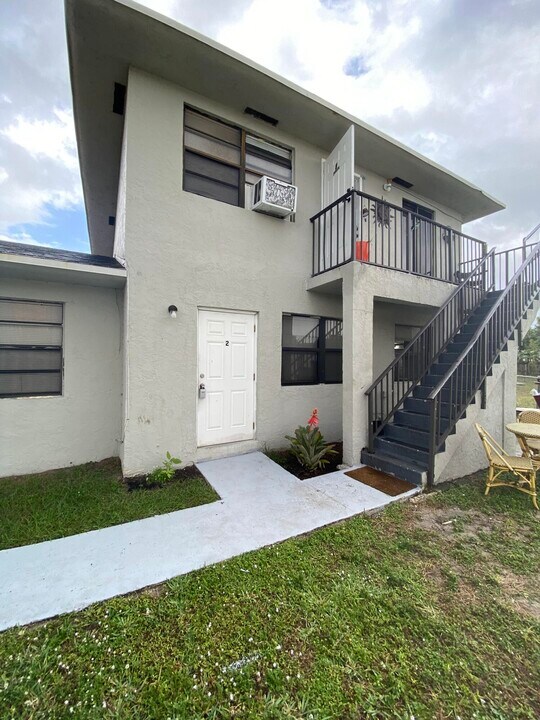 1691 W 26th St-Unit -2 in West Palm Beach, FL - Building Photo
