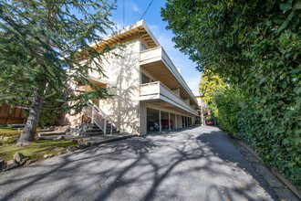 118 Ross St in San Rafael, CA - Foto de edificio - Building Photo