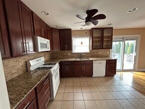 2382 N Quaker Hollow Ln in Round Lake Beach, IL - Building Photo - Building Photo