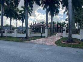 450 NW 130th Ave in Miami, FL - Building Photo