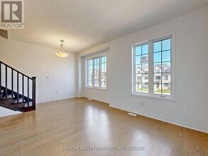 1371 William Halton Pkwy in Oakville, ON - Building Photo - Building Photo