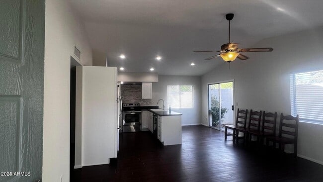 3337 S Parkside Dr in Tempe, AZ - Building Photo - Building Photo