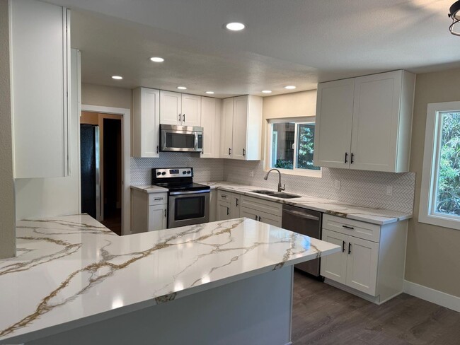 property at 1628 S Tuxedo Ave