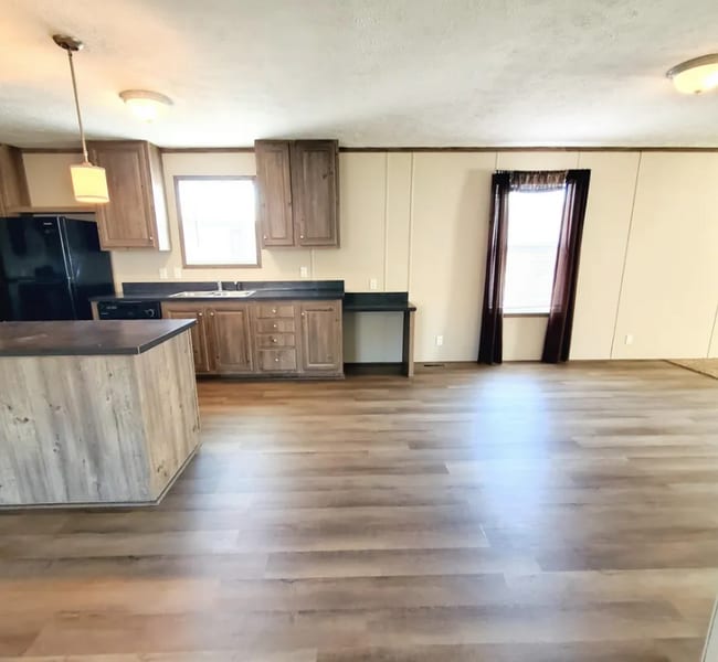 9482 Lighthouse Dr in Fair Haven, MI - Foto de edificio - Building Photo