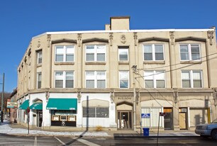 102 Delaware Ave in Olyphant, PA - Building Photo