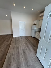 22850 Erwin St in Los Angeles, CA - Building Photo - Building Photo