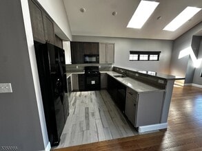 10 Ruby Pl in Newark, NJ - Foto de edificio - Building Photo