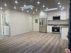 2025 Ocean Park Blvd in Santa Monica, CA - Building Photo