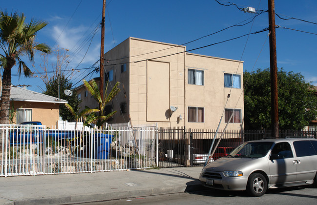 11947 Runnymede St in North Hollywood, CA - Foto de edificio - Building Photo