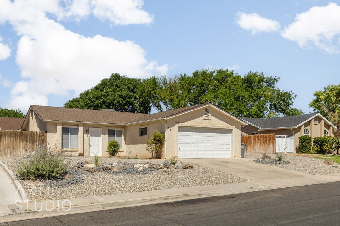 487 N 2360 E in Saint George, UT - Building Photo