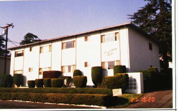 Pine Lake Apartments in Altadena, CA - Building Photo