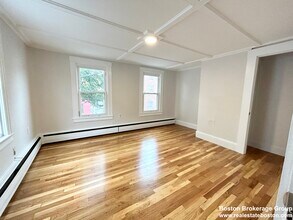 13 Saratoga St, Unit 2 in Boston, MA - Building Photo - Building Photo