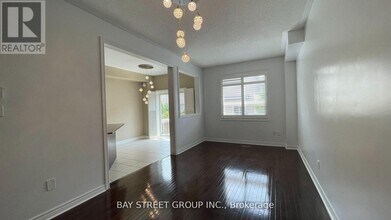 2412 Old Brompton Way in Oakville, ON - Building Photo - Building Photo