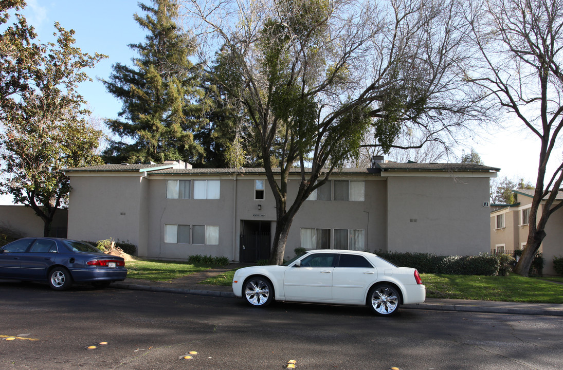 Villas at Parkside in Turlock, CA - Foto de edificio