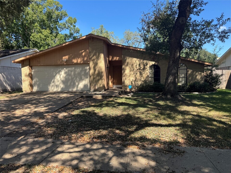 2006 Quail Valley E Dr in Missouri City, TX - Building Photo