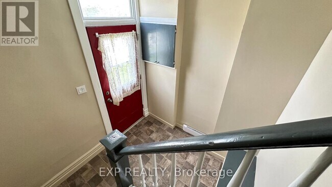 22 Charlotte St in Belleville, ON - Building Photo - Building Photo