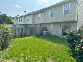 9815 W Midland Way in Fredericksburg, VA - Building Photo - Building Photo