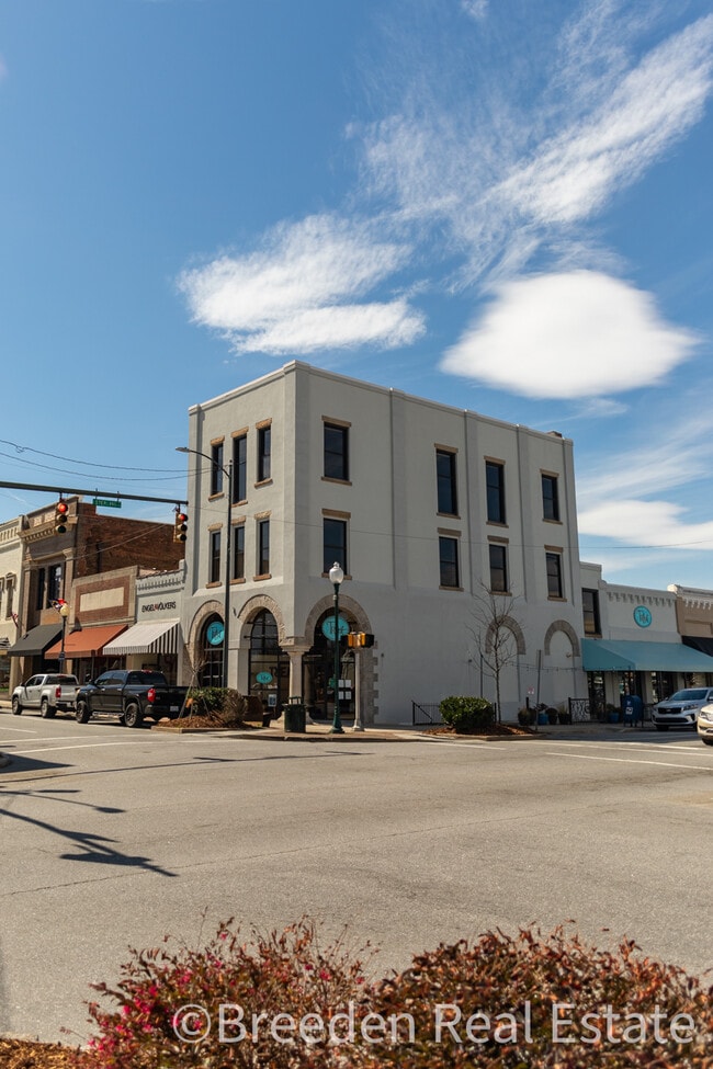 100 W Union St in Morganton, NC - Building Photo - Building Photo