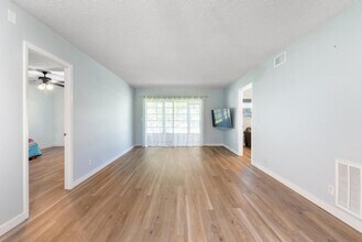 124 Lake Constance Dr in West Palm Beach, FL - Building Photo - Building Photo