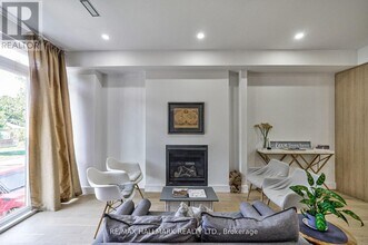 47 Manderley Dr in Toronto, ON - Building Photo - Building Photo